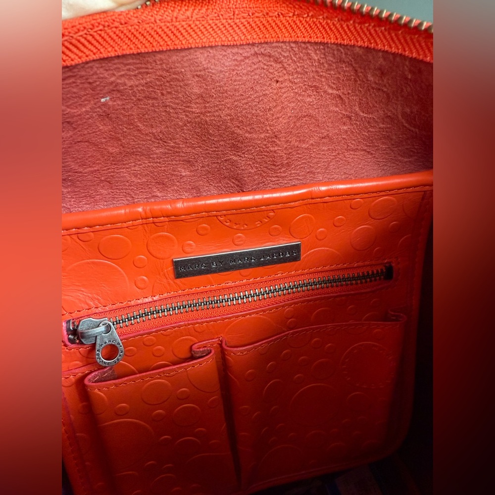 Rare Marc by Marc Jacobs Embossed Coral Leather Hobo Bag – High-Quality, Vintage - Picture 9 of 16
